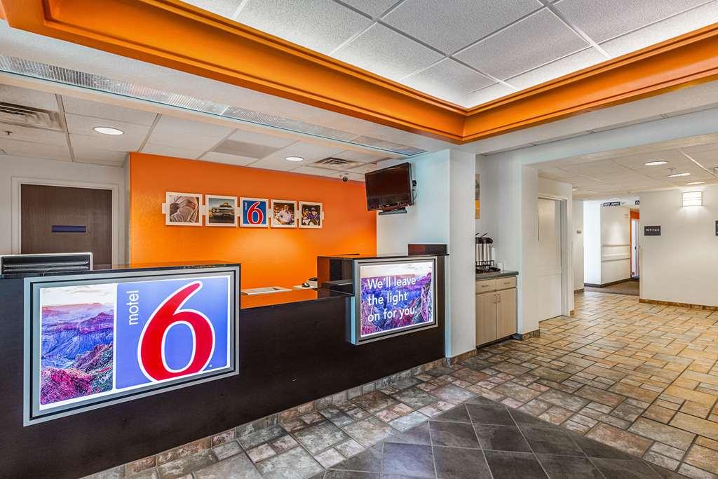 Motel 6 Beatty - Death Valley Интериор снимка